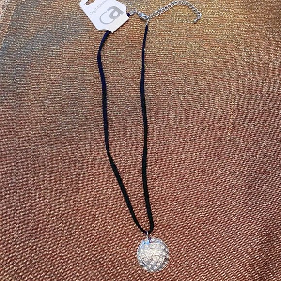 π NWT Crystal Volleyball Necklace - Picture 8 of 10